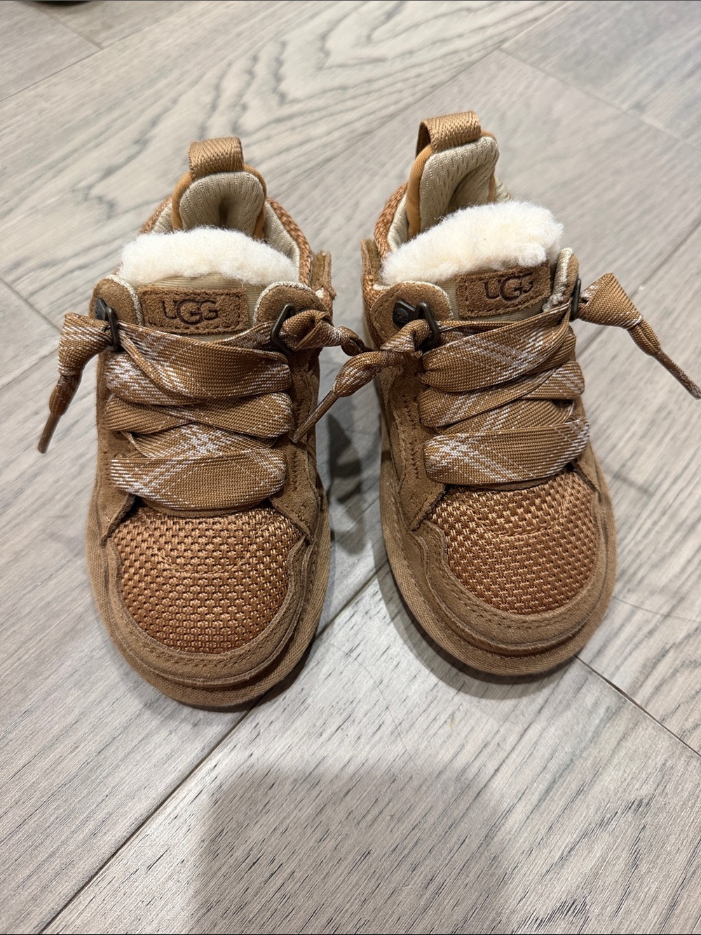 UGG Lowmel Kids Chestnut Brown Shearling-Trim Sneakers